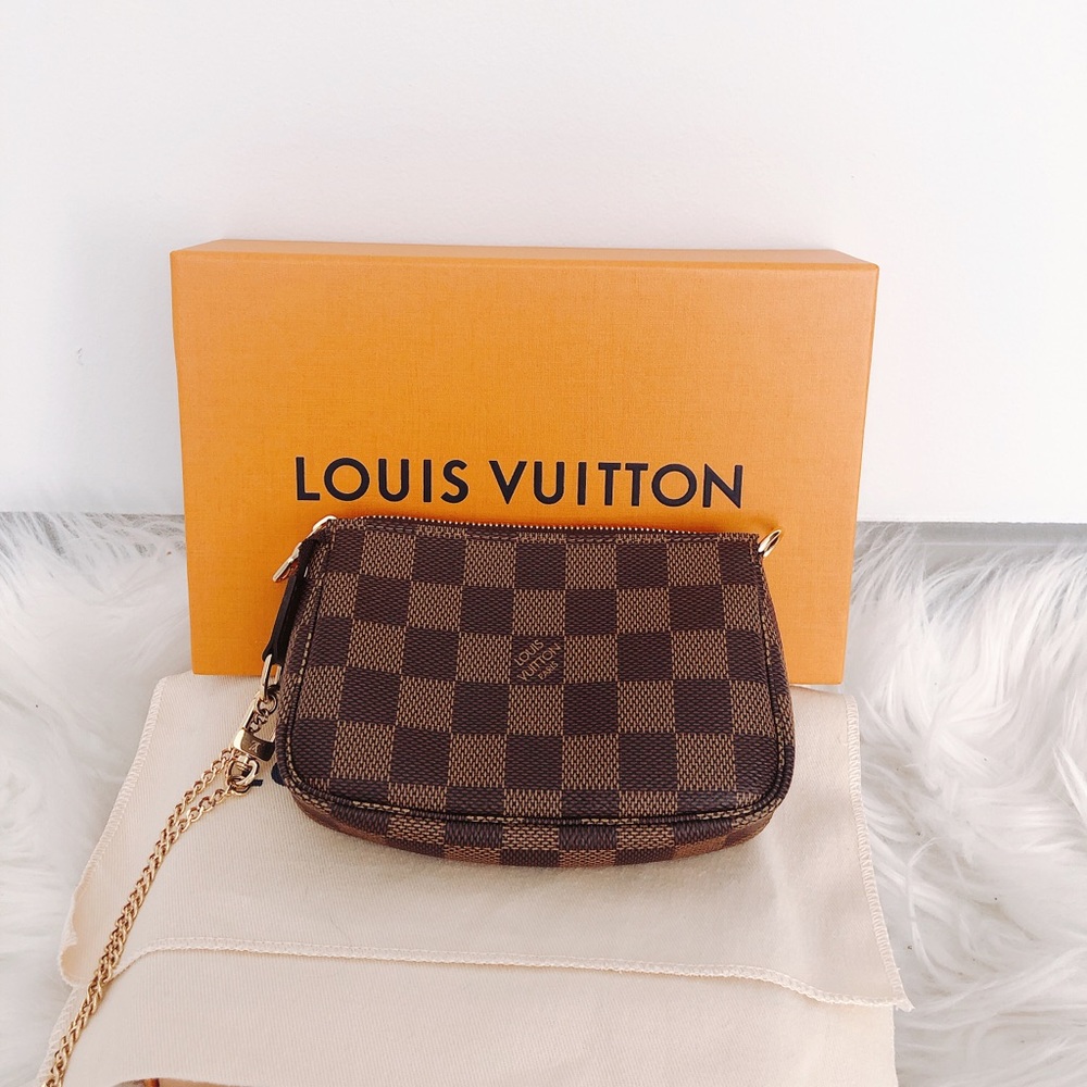 🌟NWT Brand new Damier Mini Pochette 🌟